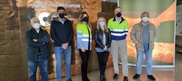 La secretaria general de UGT Andalucía, Carmen Castilla y el secretario general de UGT Huelva, Sebastián Donaire, durante su visita este viernes el Complejo Metalúrgico de Atlantic Copper en Huelva.