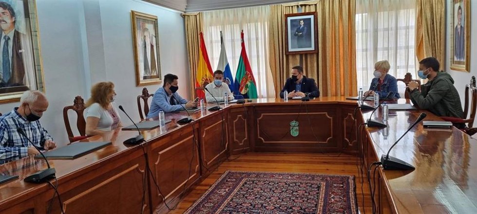 Reunión en el Ayuntamiento de Arona con represenantes de la Asociación ucraniana Oberig de Tenerife