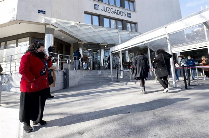 Archivo - Ángeles Triano, la madre de Isaac, el joven rapero asesinado en la capital.