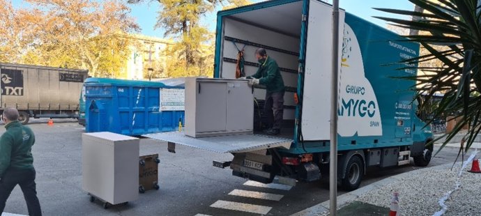 Mobiliario que Endesa ha donado a entidades andaluzas con motivo de la reforma de su sede central en Sevilla, en la avenida de la Borbolla.