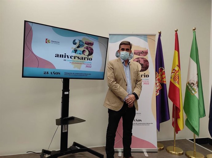 El delegado de Cooperación al Desarrollo de la Diputación de Córdoba, Ramón Hernández, en rueda de prensa.