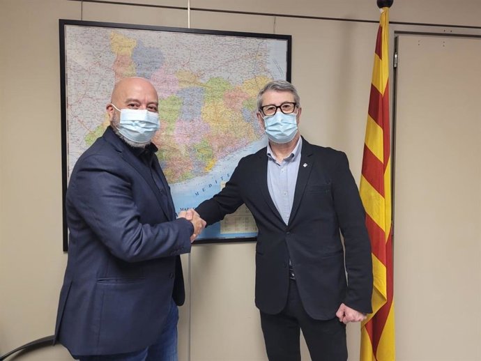 El director general de Formación Profesional de la Generalitat, Ángel Luis Miguel Rodríguez, junto al director de Relaciones Institucionales de Telefónica, Joan Cruz.