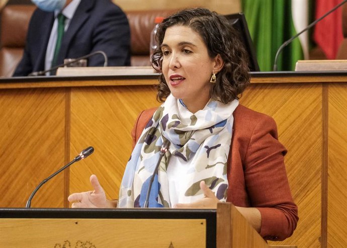Archivo - La parlamentaria del PSOE-A Noelia Ruiz interviene en el Pleno del Parlamento.