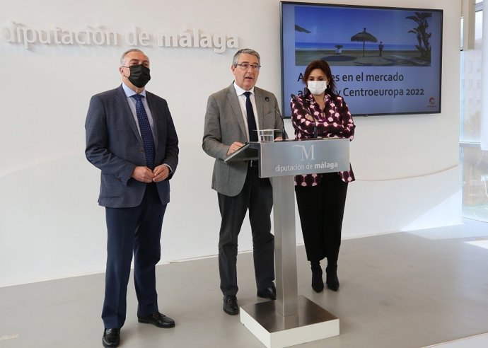 El presidente de la Diputación de Málaga y de Turismo Costa del Sol, Francisco Salado, en rueda de prensa