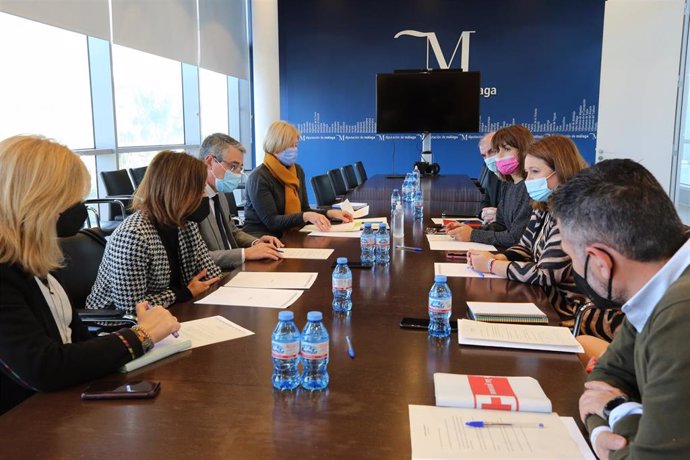 La Diputación, la Junta y el Ayuntamiento de Málaga se reúnen con la cónsul de Ucrania, Cruz Roja y la asociación Maydan para coordinar la ayuda a los ucranianos