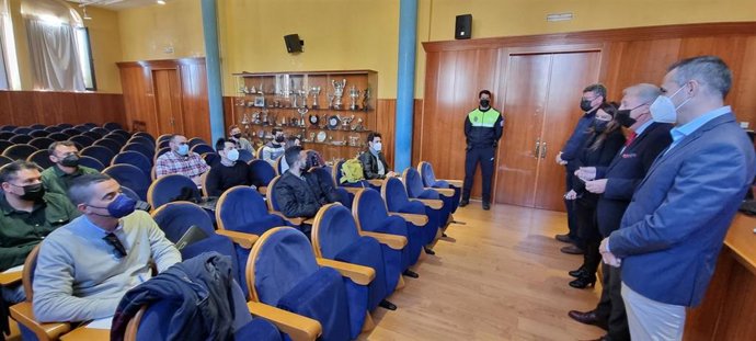 El presidente de la APA se reúne con integrantes de la bolsa de Policía Portuaria.