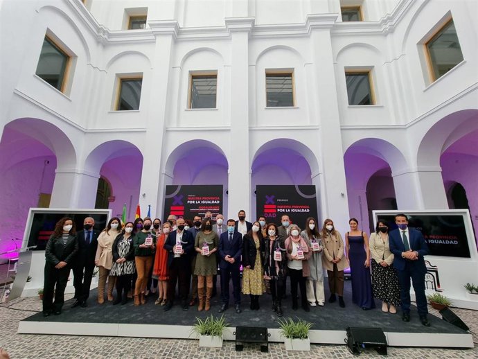 La Diputación de Badajoz distingue con los premios 'Nuestra Provincia, por la Igualdad' a Manuela Frutos y a Burguillos del Cerro