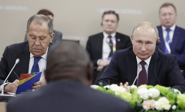 El ministro ruso de Asuntos Exteriores, Sergei Lavrov, y el presidente Vladimir Putin.
