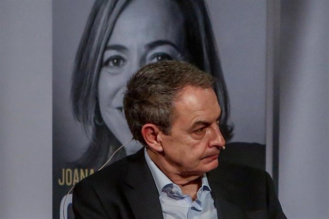 El expresidente del Gobierno José Luis Rodríguez Zapatero en el acto de presentación del libro 'Chacón, la mujer que pudo gobernar', en el Ateneo de Madrid, a 4 de marzo de 2022, en Madrid (España).