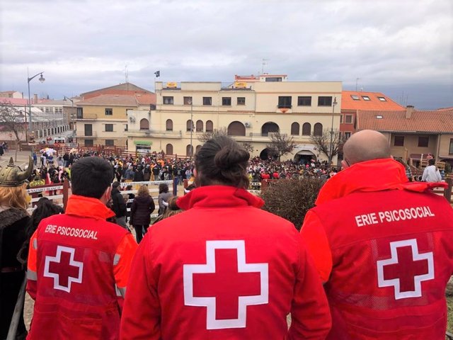 Personal de Cruz Roja Salamanca en Ciudad Rodrigo (Salamanca).