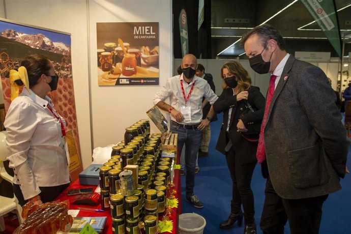 El Consejero De Desarrollo Rural, Ganadería, Pesca, Alimentación Y Medio Ambiente, Guillermo Blanco, Asiste A La Feria Agroalimentaria Gustoko