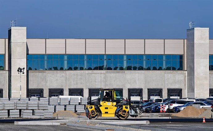 02 March 2022, Brandenburg, Gruenheide: A general view of the construction site of the Tesla factory Berlin Brandenburg. A decision on the approval of the factory of US electric car manufacturer Tesla in Gruenheide near Berlin is getting closer. Photo: 