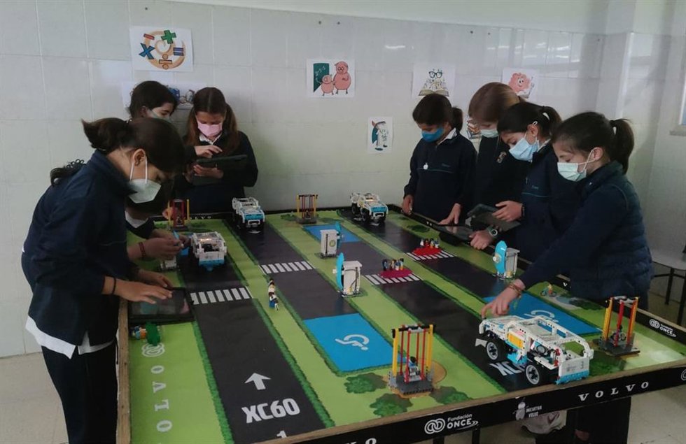 Archivo - Estudiantes en la Iniciativa Volvo.