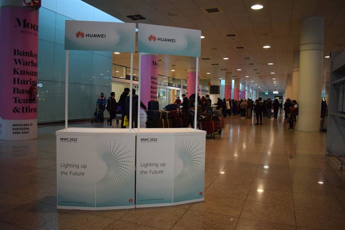Estand de Huawei a l'Aeroport de Barcelona-el Prat