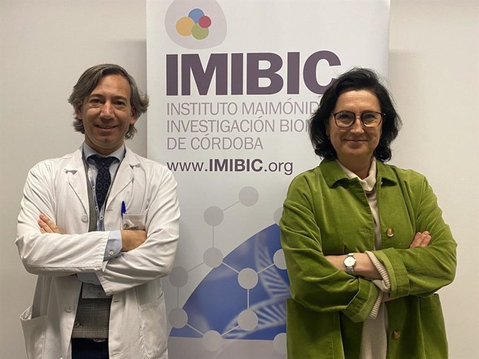 El director científico del Imibic, Pablo Pérez, yla  subdirectora científica, María del Mar Malagón.