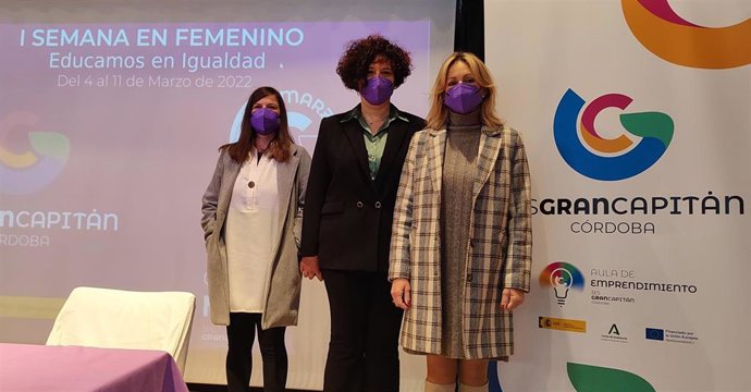 Inauguración de la I Semana en Femenino 'Educamos en Igualdad', celebrada en el IES Gran Capitán.