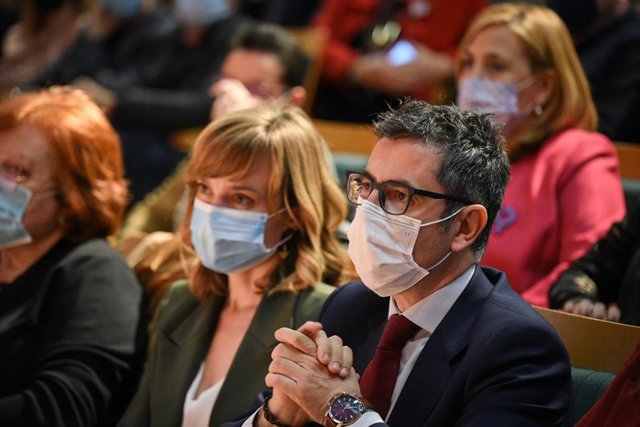 La ministra de Educación y Formación Profesional, Pilar Alegría y el ministro de Presidencia, Relaciones con las Cortes y Memoria Histórica, Félix Bolaños.