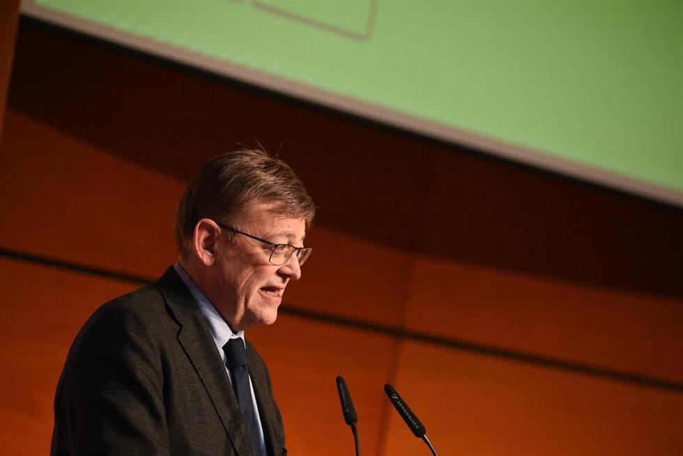 El 'president' de la Generalitat y secretario general del PSPV, Ximo Puig, interviene en la inauguración de la Escuela de Invierno de los socialistas valencianos