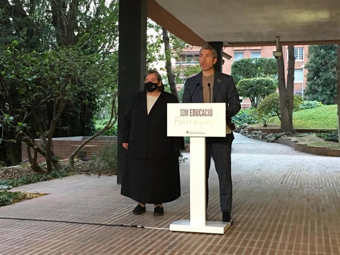 El conseller de Educación, Josep Gonzlez-Cambray, y la presidenta del Consell Lingüístic Assessor, Carme Junyent