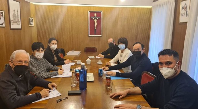 Reunión del obispo de Tarazona, monseñor Eusebio Hernández, con el alcalde de Tarazona, Luis José Arrechea, y los portavoces de los grupos políticos del Ayuntamiento.