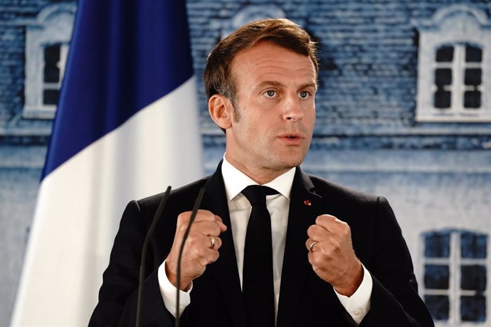 Archivo - FILED - 29 June 2020, Brandenburg, Meseberg: French President Emmanuel Macron speaks during a press conference.  Macron announced his candidacy for a second term in office in a letter to the French people released on Thursday evening. Photo: K