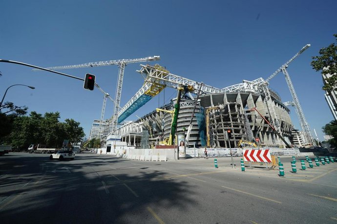 Archivo - Vista general de las obras del Estadio Santiago Bernabéu