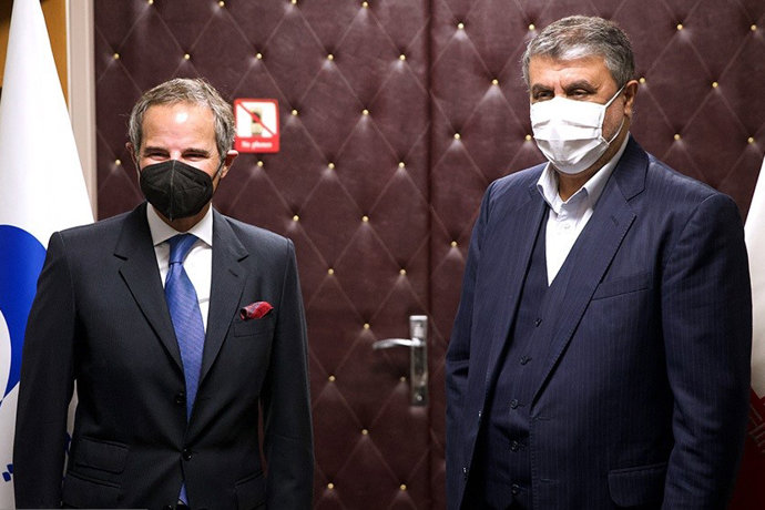 Archivo - Rafael Mariano Grossi y Mohammad Eslami