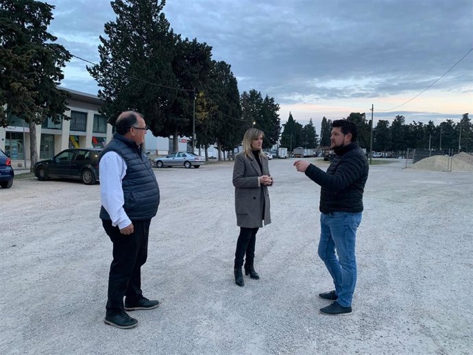 La coordinadora autonómica y portavoz de Cs Baleares, Patricia Guasp, visita el solar donde se debe construir el futuro CEIP de Inca