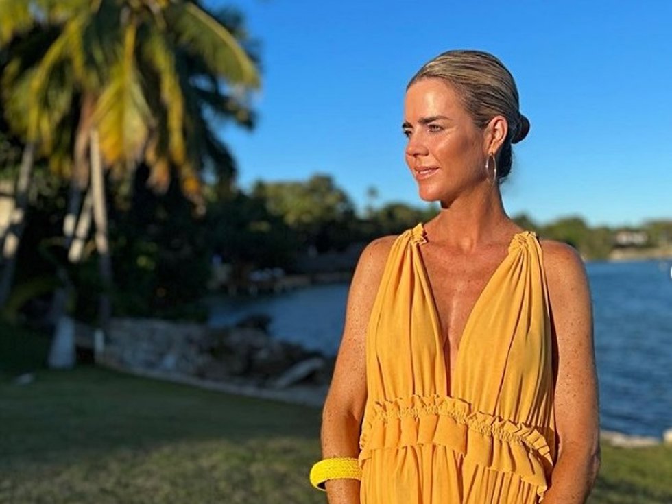 AMELIA BONO LUCE UN VESTIDO LARGO Y VOLUMINOSO DE ZARA, PERFECTO PARA ESTA PRIMAVERA