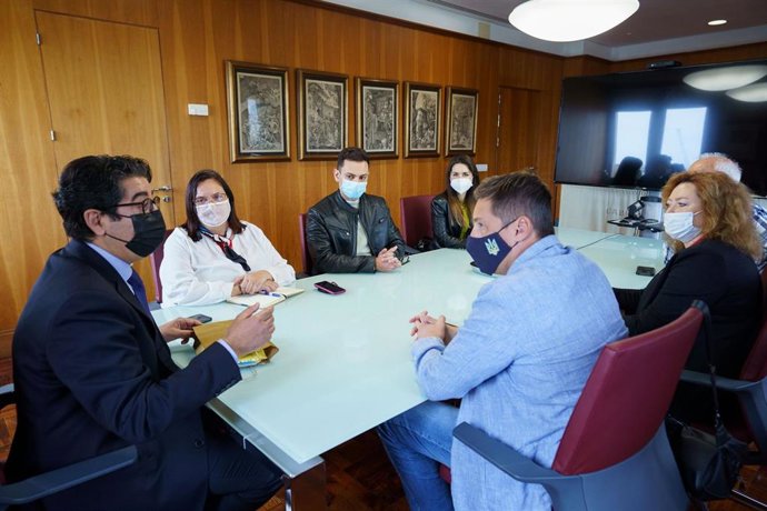 Reunión en el Cabildo de Tenerife con representantes de la Asociación ucraniana Oberig