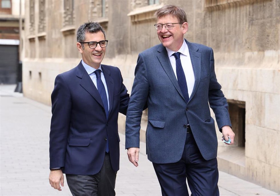 El ministro de la Presidencia, Relaciones con las Cortes y Memoria Democrática, Félix Bolaños, y el presidente de la Generalitat, Ximo Puig, en Valncia