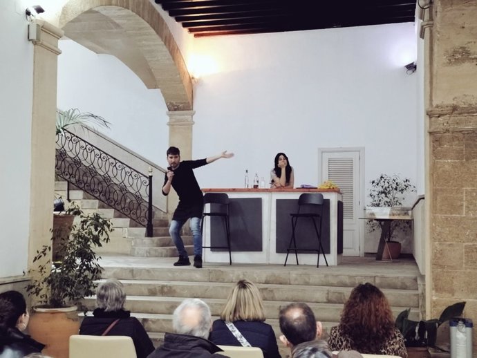 Un momento de una de las obras enmarcadas en 'Dones a escena del teatre de barra' que acoge la Conselleria de Asuntos Sociales y Deportes