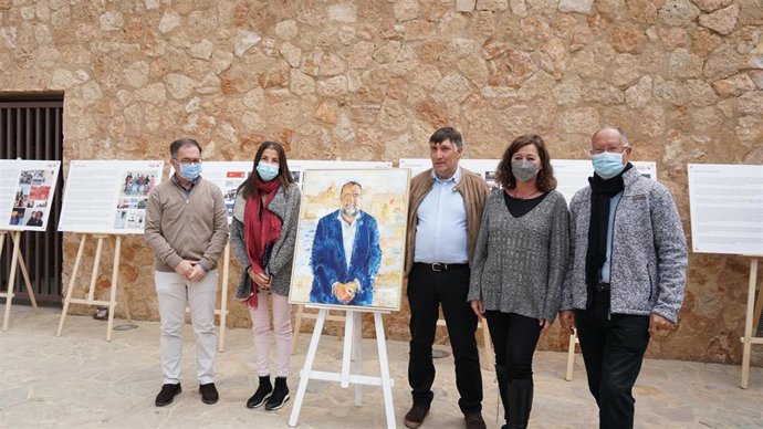 La presidenta del Govern y secretaria general del PSIB-PSOE, Francina Armengol, participa junto a otros socialistas en el homenaje a Vicent Tur.