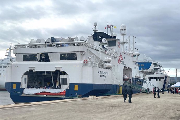 Archivo - 29 December 2021, Italy, Augusta: Geo Barents, a ship of the Doctors without Borders NGO, is seen docked at the port of Augusta with 558 migrants on board rescued in various operations carried out during the Christmas week in the Mediterranean