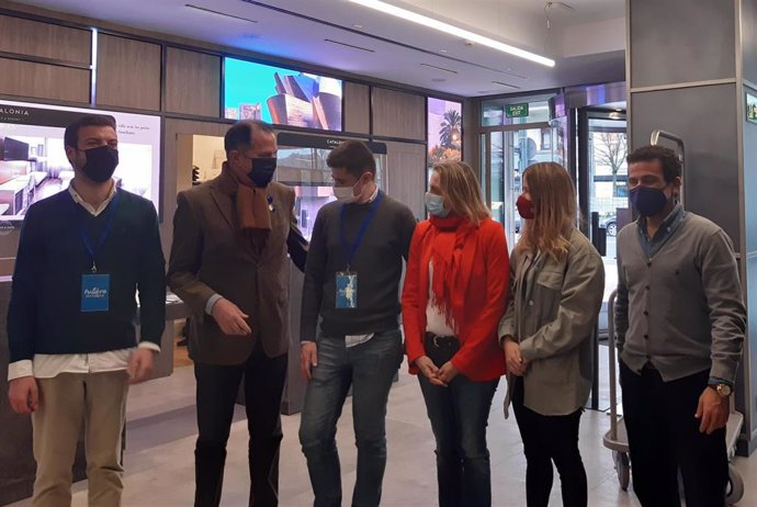 El presidente del PP vasco, Carlos Iturgaiz, en su llegada al Congreso de Nuevas Generaciones de Bizkaia en Bilbao.