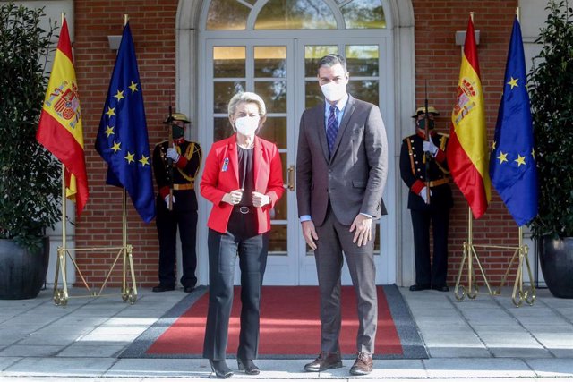 La presidenta de la Comisión Europea, Ursula von der Leyen, se reúne con el presidente del Gobierno, Pedro Sánchez, en  La Moncloa, a 5 de marzo de 2022, en Madrid (España). 