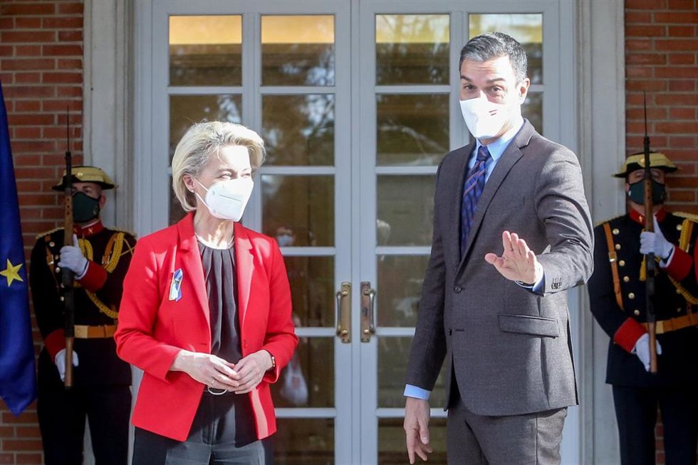 La presidenta de la Comisión Europea, Ursula von der Leyen, se reúne con el presidente del Gobierno, Pedro Sánchez, en  La Moncloa, a 5 de marzo de 2022, en Madrid (España). 