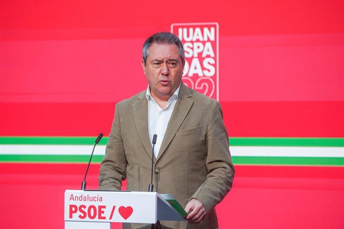 El secretario general del PSOE-A, Juan Espadas, en la rueda  de prensa que ha dado en la sede regional a 21 de febrero del 2021 en Sevilla (Andalucía)