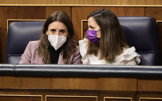 La ministra de Igualdad, Irene Montero), y la ministra de Derechos Sociales y Agenda 2030, Ione Belarra