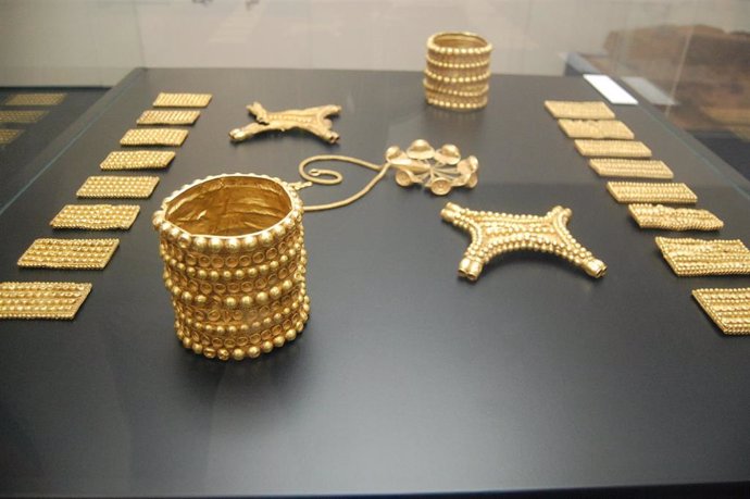Imagen de las piezas originales del tesoro expuestas en 2012 en el Museo de Arqueología