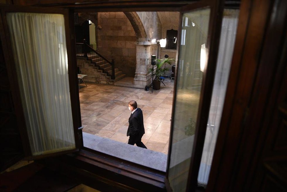 El president de la Generalitat Valenciana, Ximo Puig, a su llegada a la toma de posesión de dos nuevas secretarias autonómicas de la Generalitat