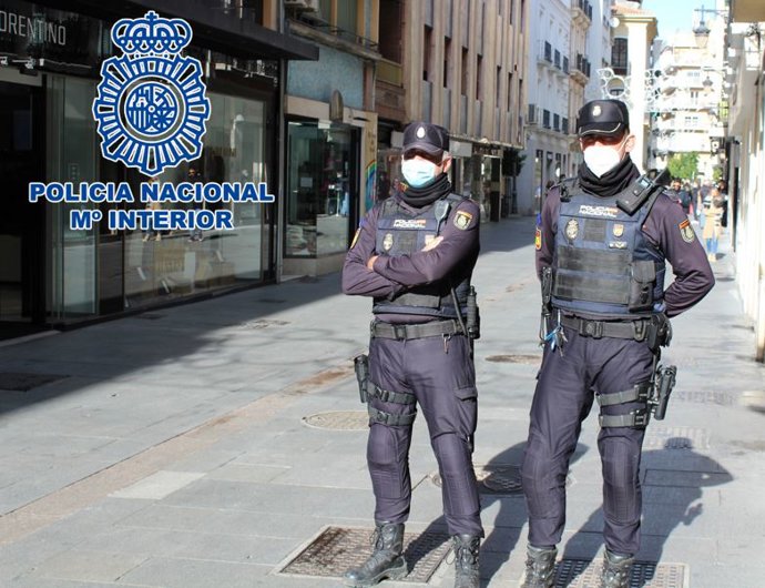 Dos agentes de Policía Nacional