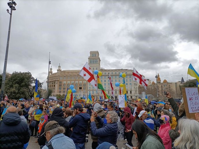 Manifestación en Barcelona contra la guerra en Ucrania