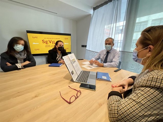 El candidato del PP a la Alcaldía de Sevilla, José Luis Sanz, ha manifestado este domingo que apuesta por impulsar el papel de la mujer en la ciudad "para conseguir una igualdad real".