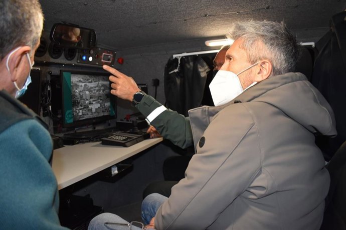 Marlaska visita de madrugada la valla de Melilla para conocer "de primera mano" dispositivos y recursos de Guardia Civil