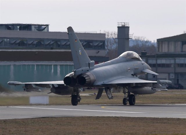 Avión de combate Eurofighter despega desde Alemania 