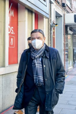 El ministro de Agricultura, Alimentación y Pesca, Luis Planas, a su llegada a la reunión del Comité Federal del PSOE, en la sede del PSOE de la calle Ferraz, a 6 de marzo de 2022, en Madrid (España). El Comité ha sido convocado de urgencia para que el p