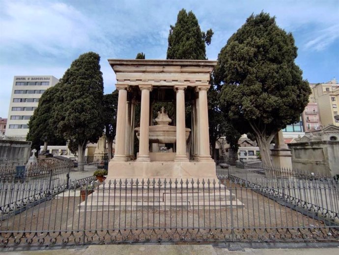 Panteó d'Amlia de Vilanova, en el cementiri del Poblenou de Barcelona