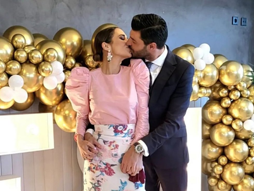 PAULA ECHEVARRÍA Y MIGUEL TORRES EN LAS BODAS DE OROS DE LOS PADRES DE LA ACTRIZ