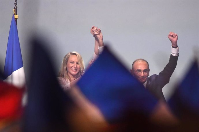 Marion Maréchal y Eric Zemmour en un acto de la campaña electoral para las presidenciales francesas en Toulon